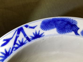 Un bol en porcelaine de Chine en bleu et blanc &agrave; d&eacute;cor 'Les trois amis de l'hiver', marque et &eacute;poque de Kangxi